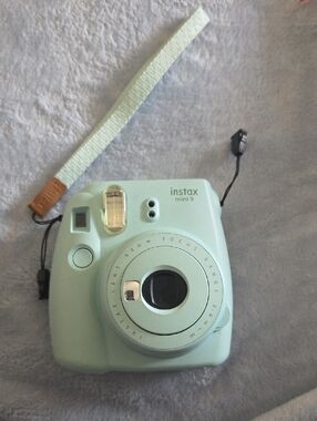 Fujifilm Instax Mini 9 Instant Camera - Mint Green